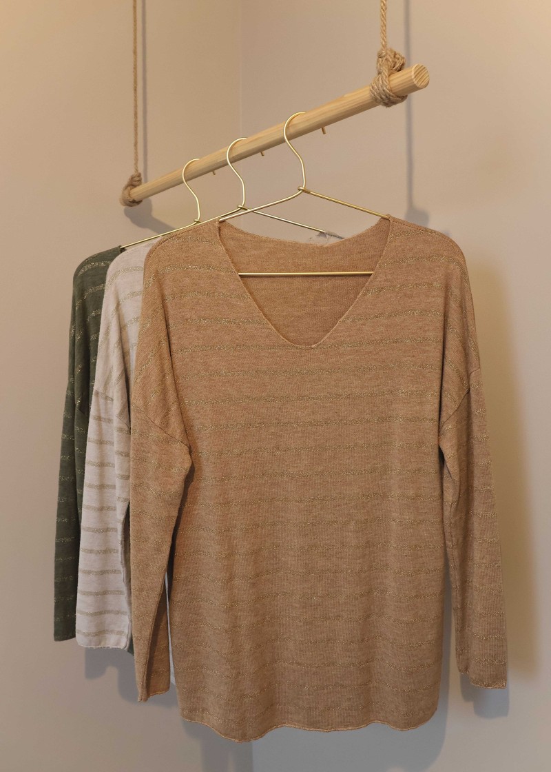 Pull fin à liseré doré camel