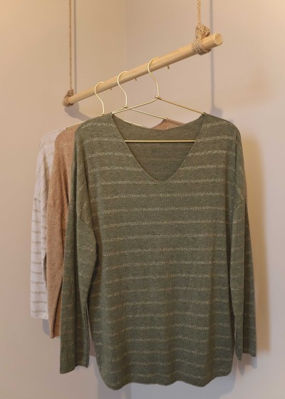 Pull fin à liseré doré camel