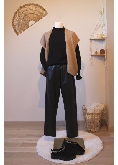 pantalon noir similicuir coupe carotte