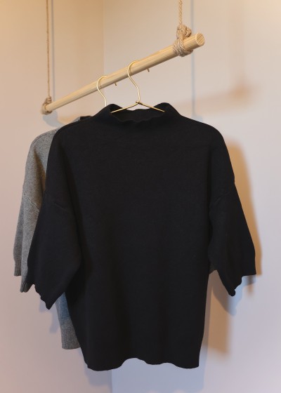 Pull col montant et manches aux coudes noir